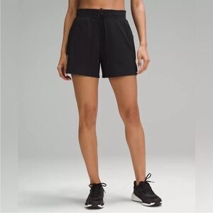 Lululemon License to Train high-rise short size 6